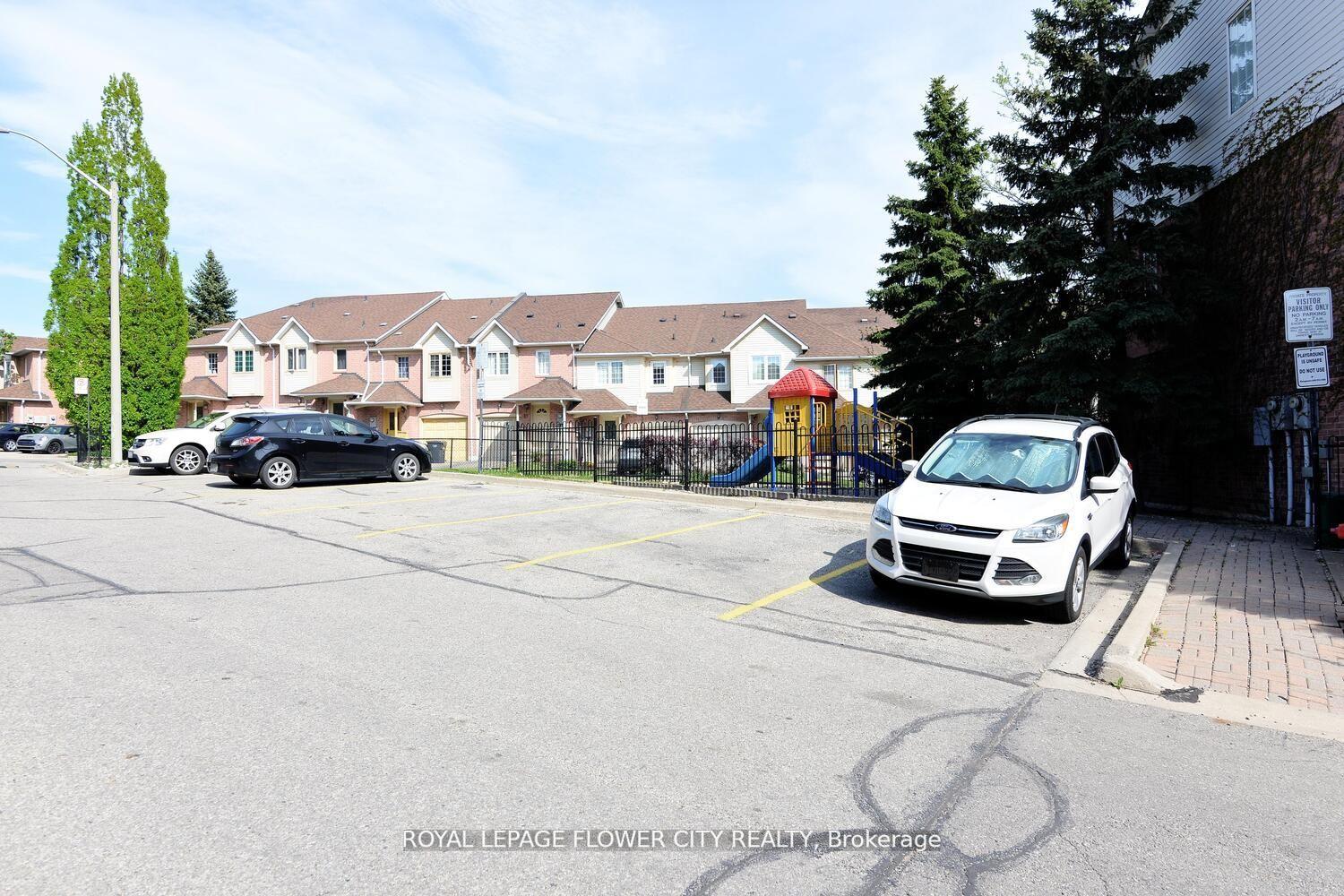3 Bedrooms Condo at 4950 Rathkeale,  Mississauga For sale