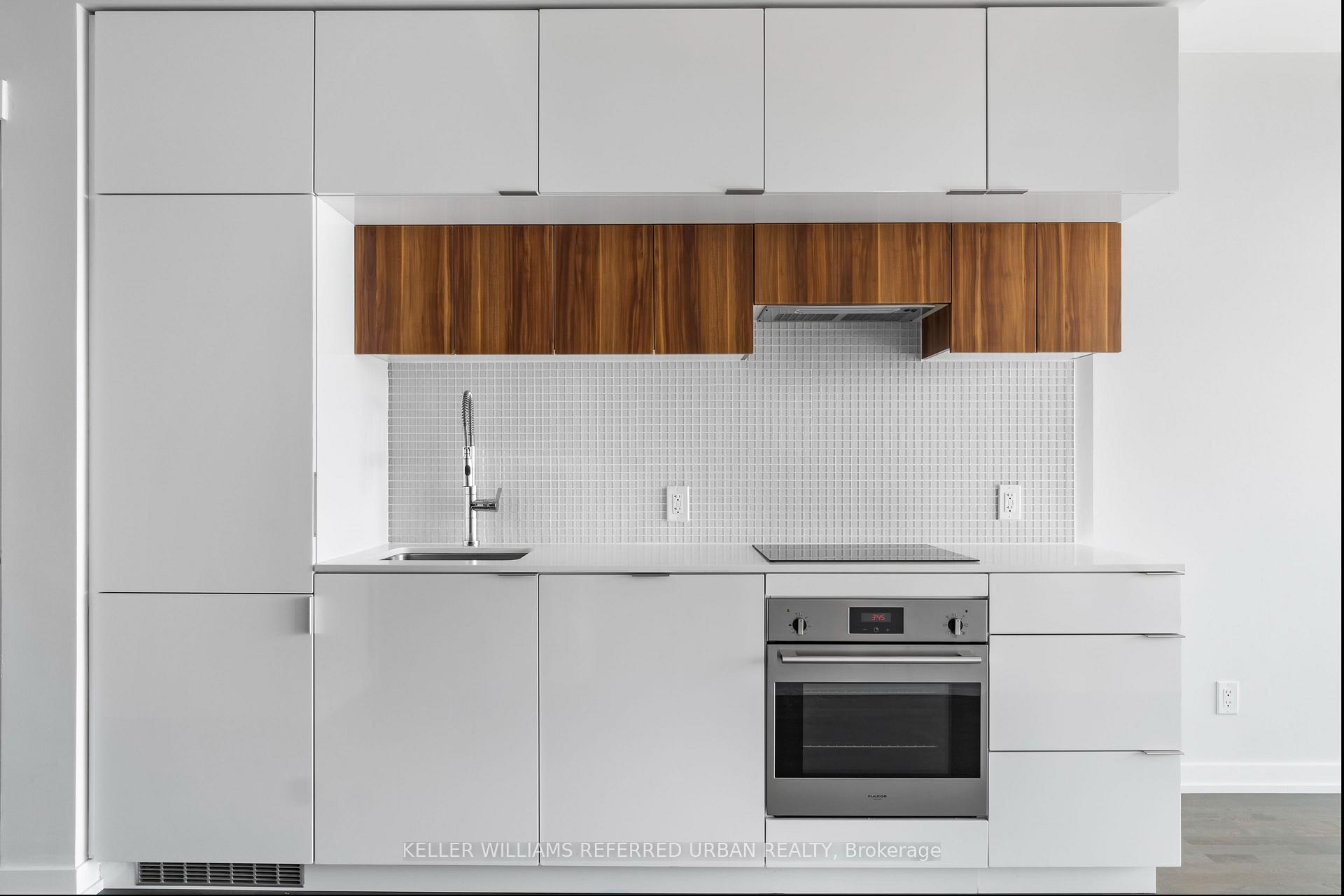 2 Bedrooms Condo at 185 Roehampton, Toronto For sale