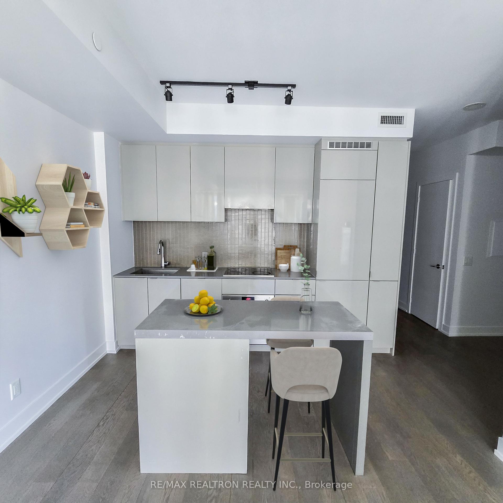 2 Bedrooms Condo at 7 Grenville, Toronto For sale