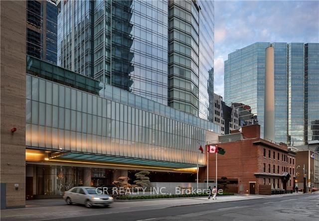 3 Bedrooms Condo at 180 University,  Toronto For sale