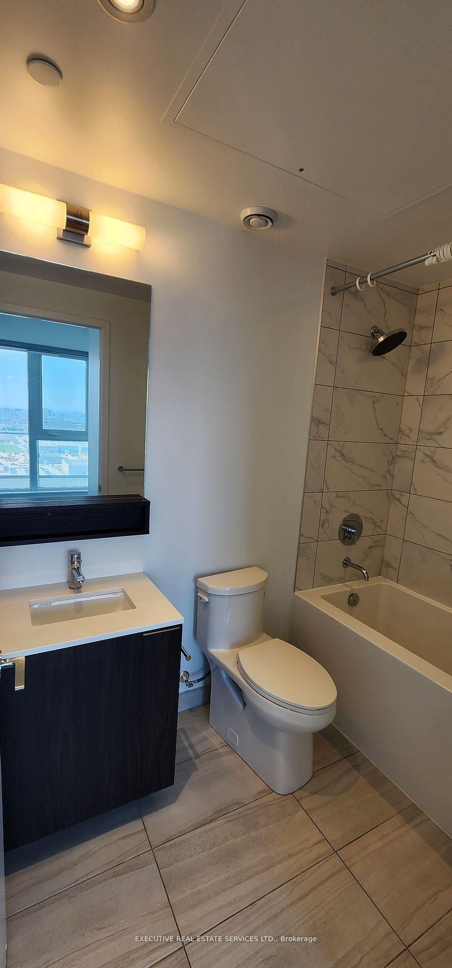 3 Bedrooms Condo at 5 Buttermill, Vaughan For sale