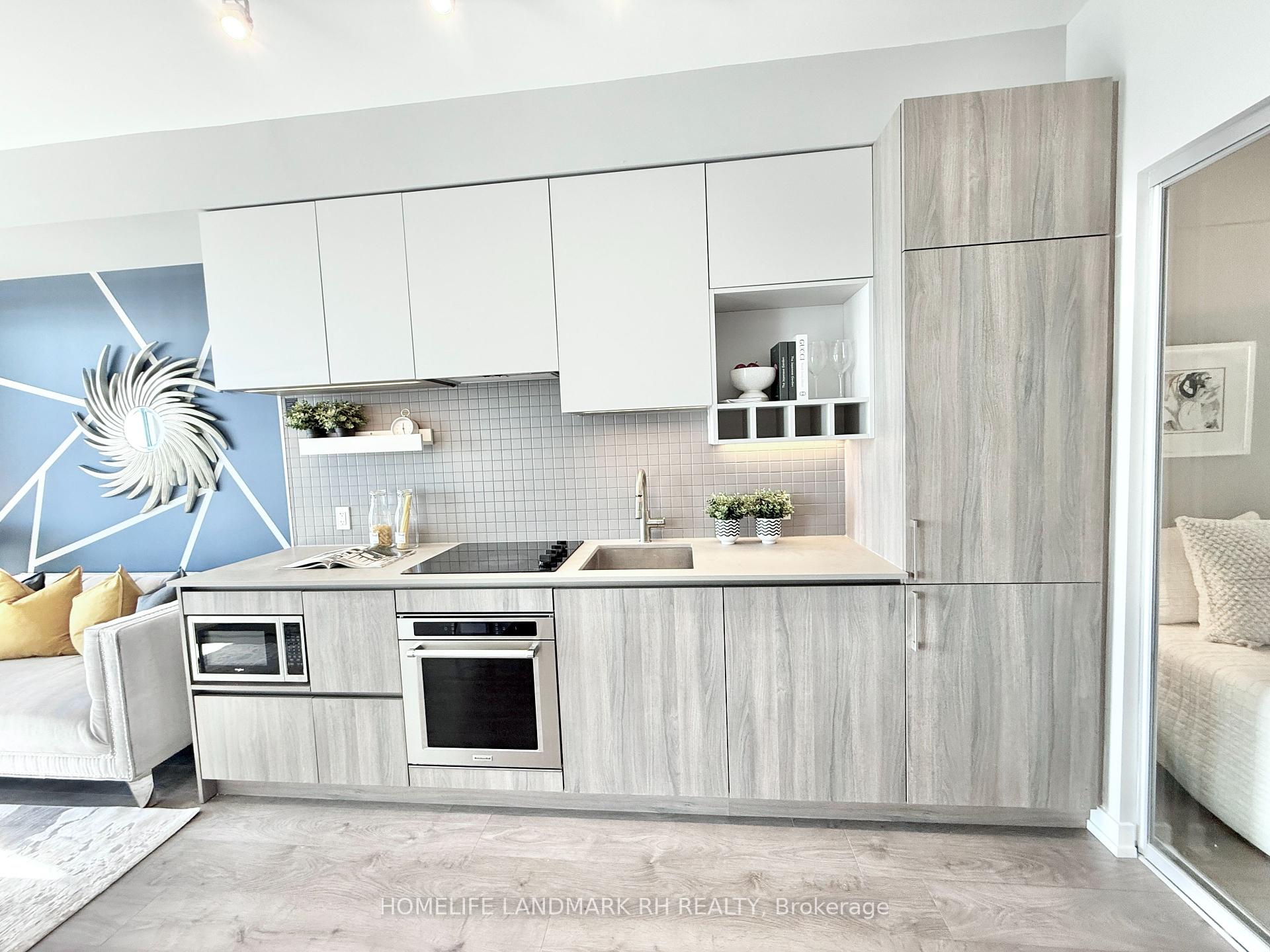 3 Bedrooms Condo at 950 Portage, Vaughan For sale