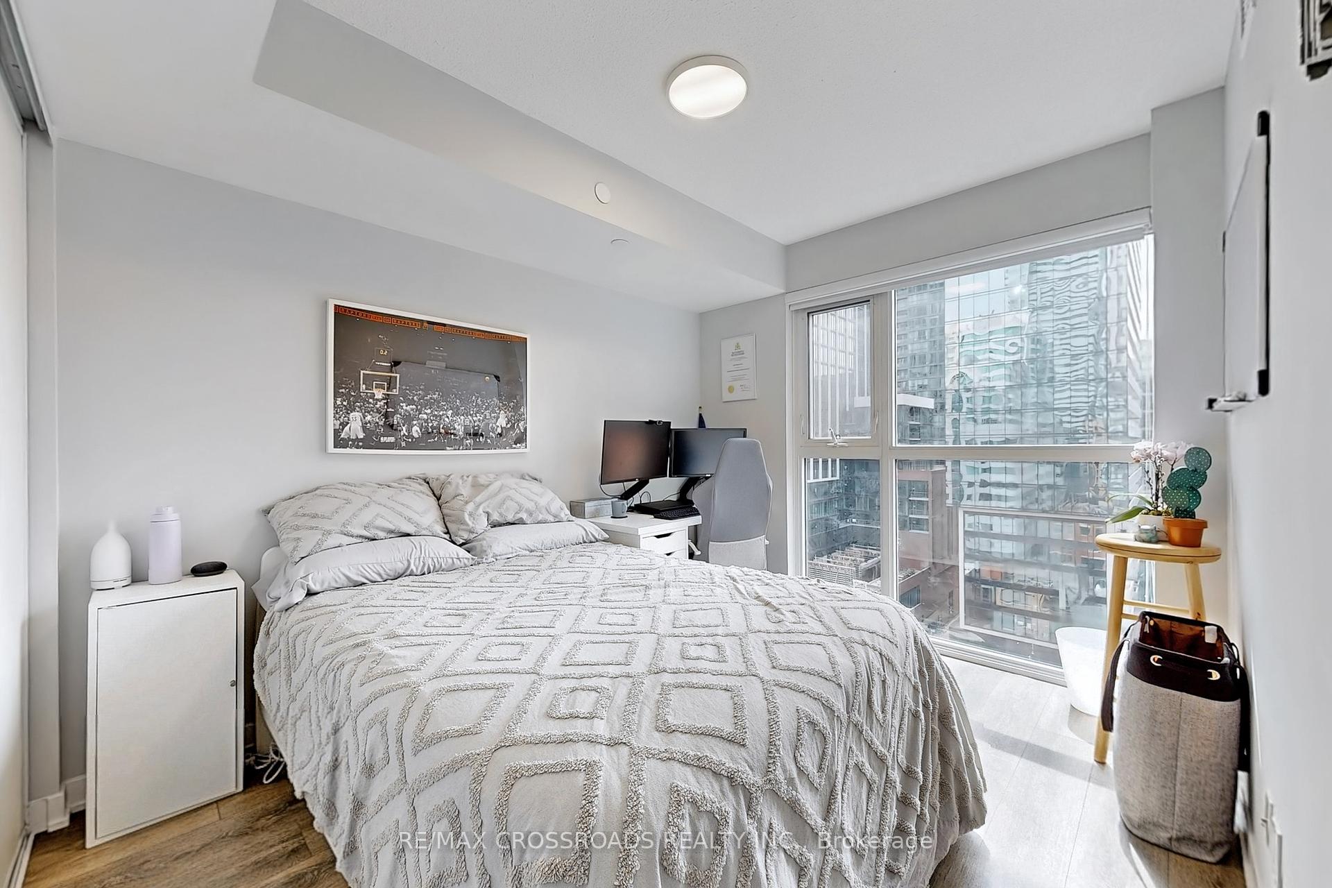 1 Bedroom Condo at 87 Peter, Toronto For sale