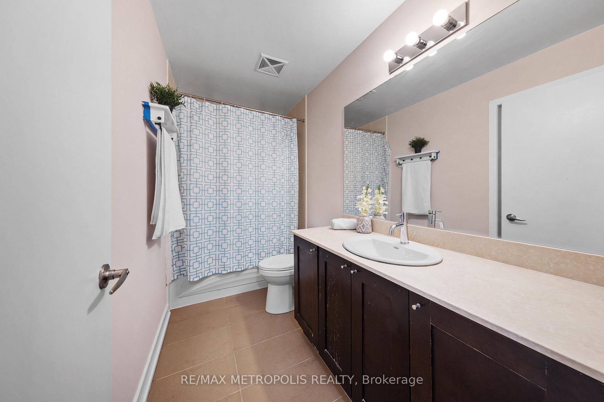 2 Bedrooms Condo at 4065 Brickstone,  Mississauga For sale