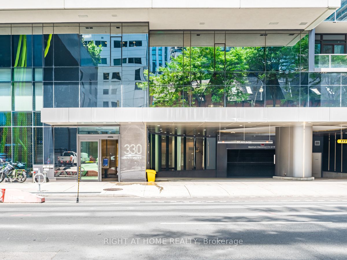 330 Richmond Street W, #Unit 901