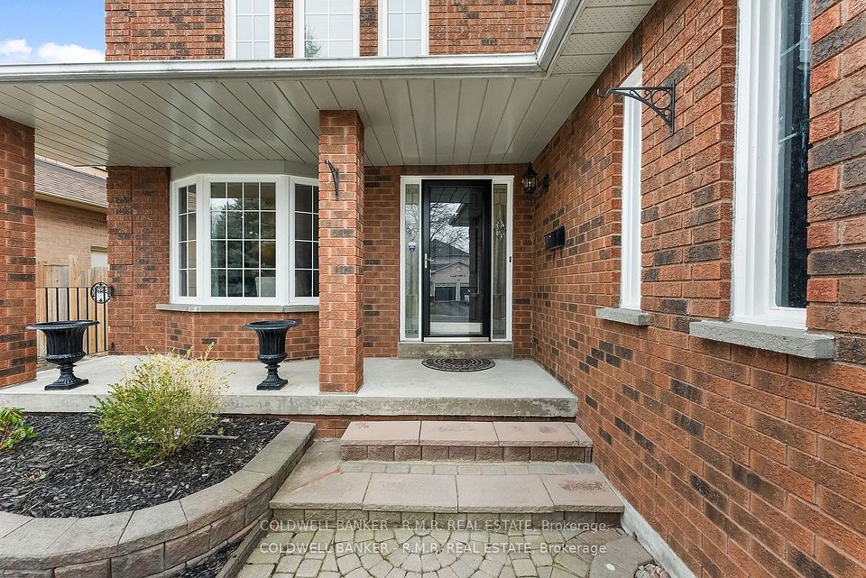 36 Falstaff Crescent, Whitby, ON L1R 1W3