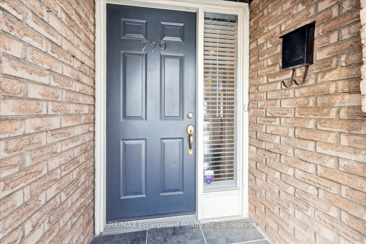 3 Bedrooms Condo at 779 Hyde,  Burlington For sale