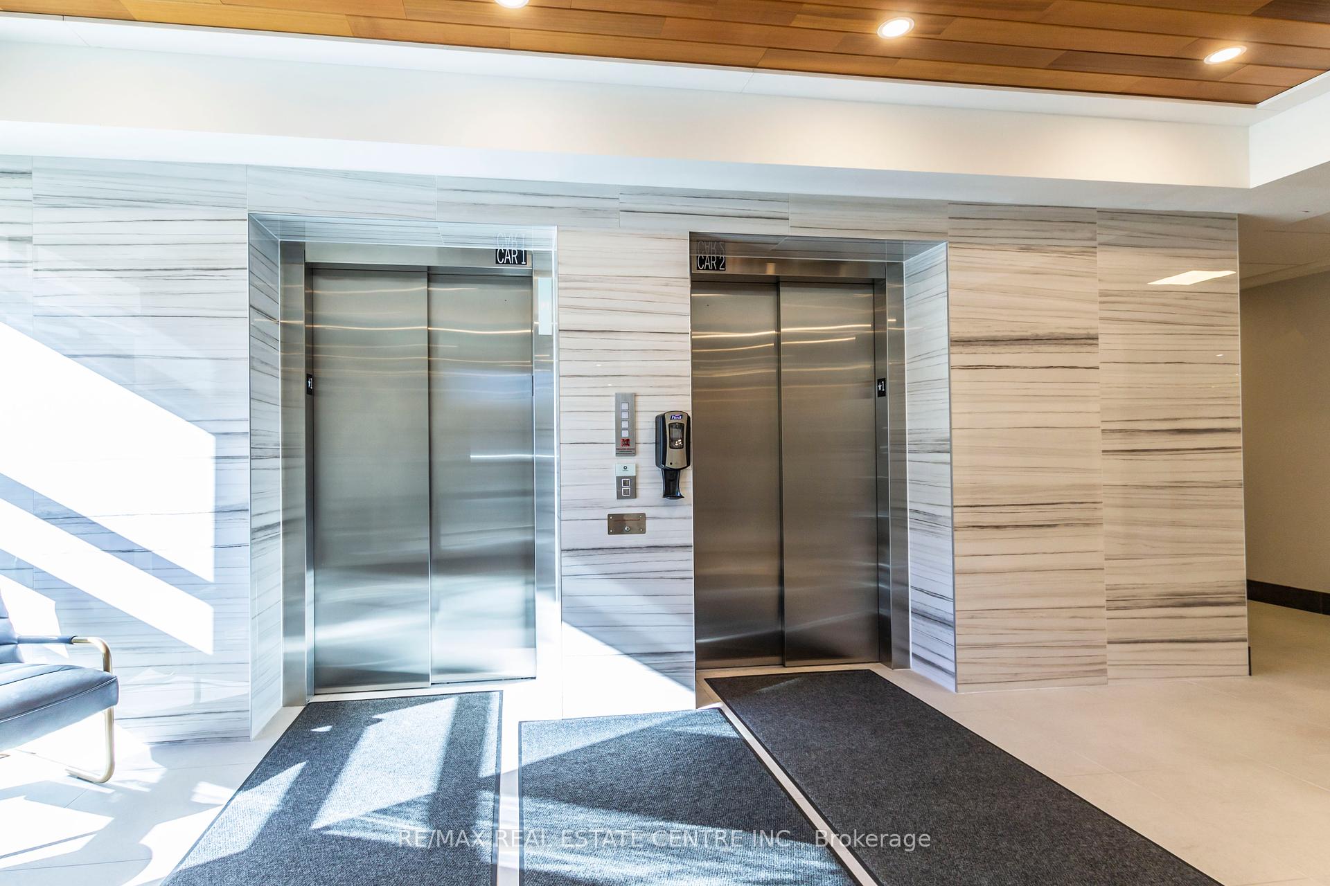 2 Bedrooms Condo at 340 Plains, Burlington For sale