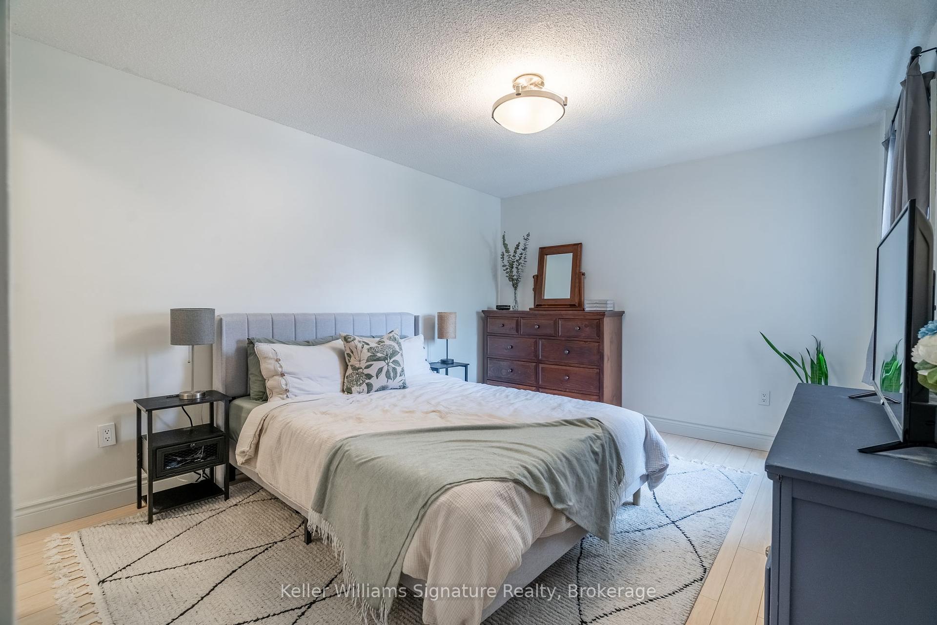 3 Bedrooms Condo at 3835 Lake Shore, Toronto For sale