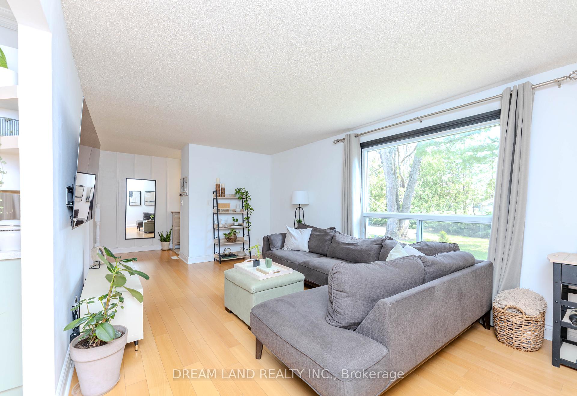 3 Bedrooms Condo at 653 Francis,  Burlington For sale
