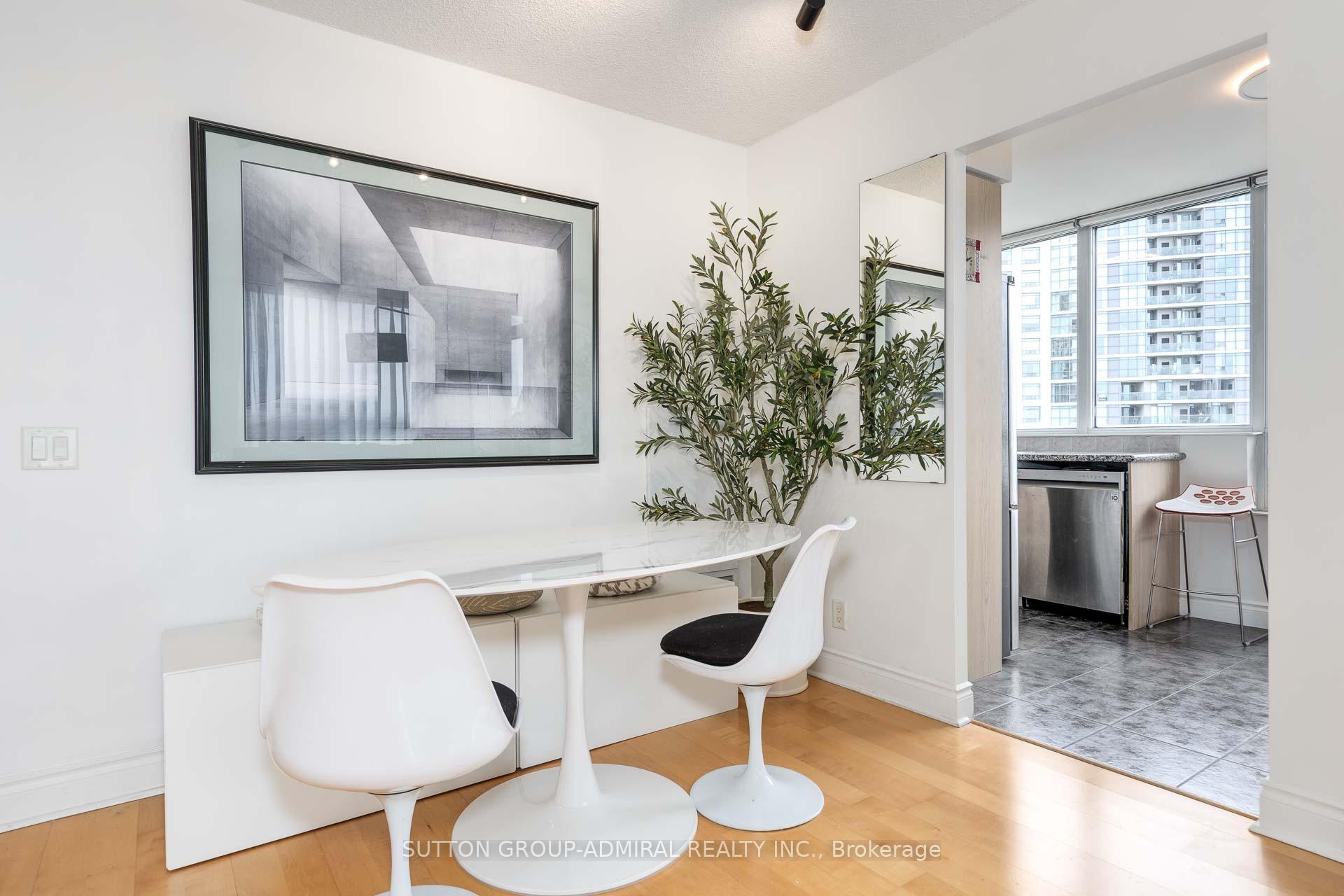2 Bedrooms Condo at 78 Harrison Garden, Toronto For sale