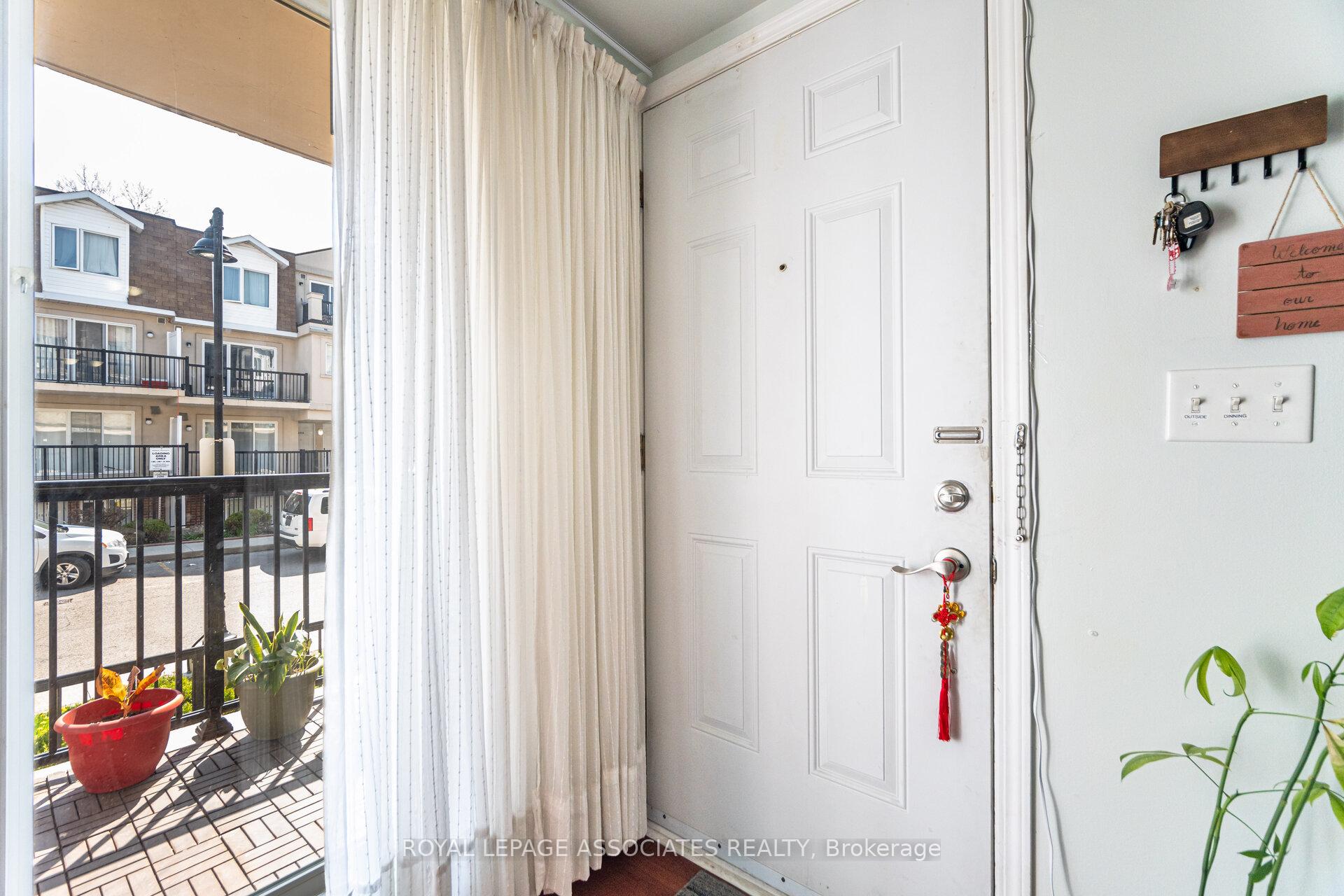 3 Bedrooms Condo at 3043 Finch, Toronto For sale