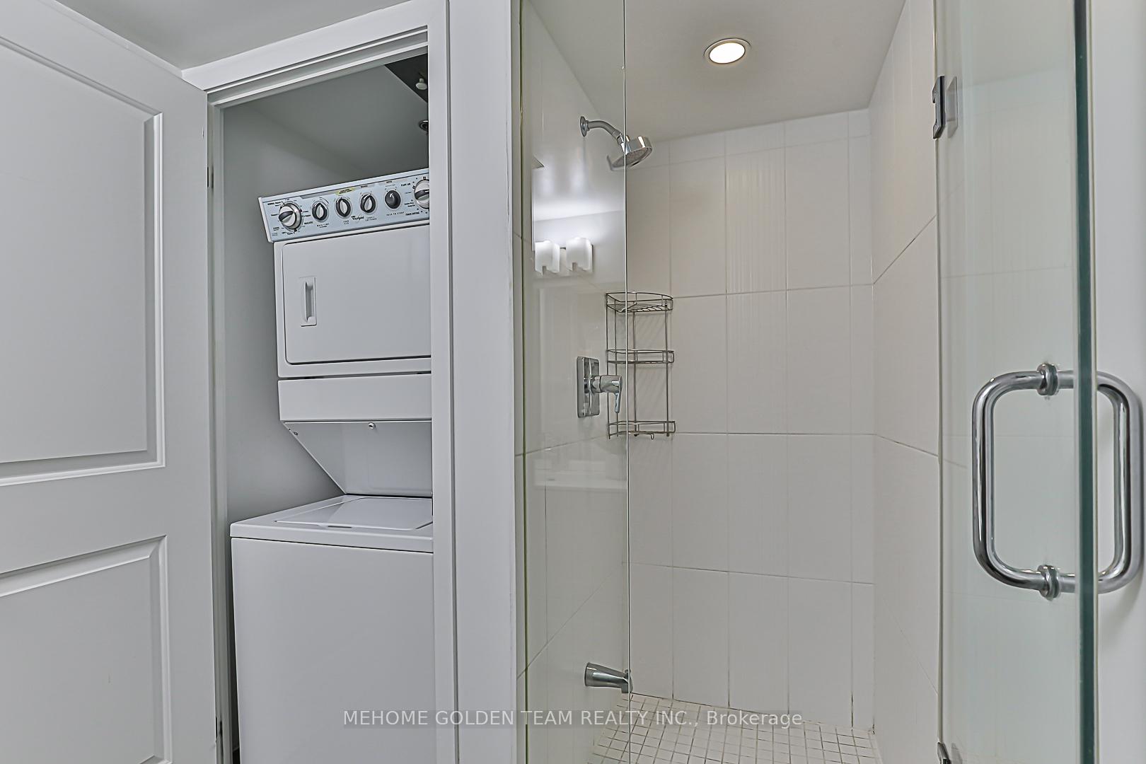 3 Bedrooms Condo at 185 Bonis,  Toronto For sale