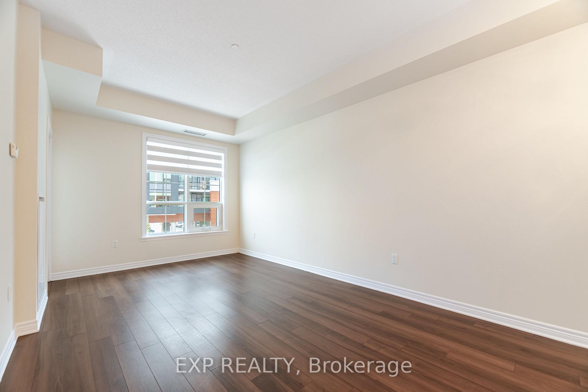 3 Bedrooms Condo at 216 Oak Park, Oakville For sale