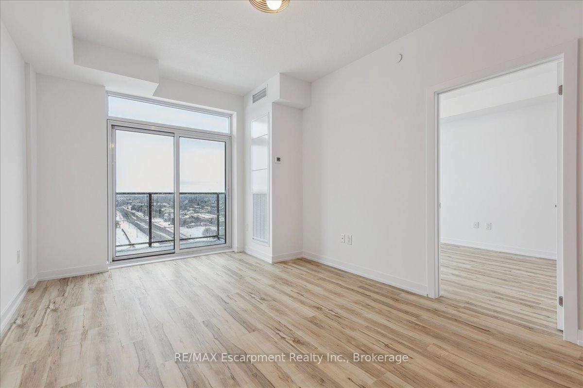 2 Bedrooms Condo at 450 Dundas,  Hamilton For sale