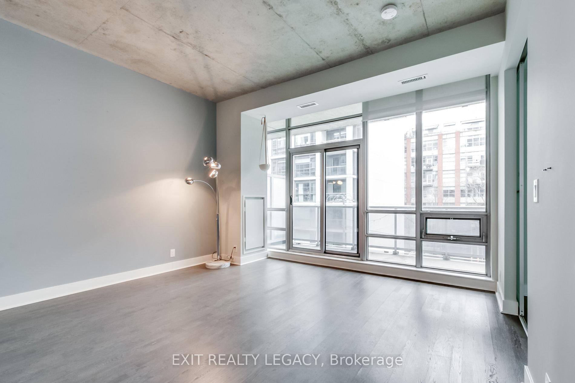 1 Bedroom Condo at 399 Adelaide,  Toronto For sale