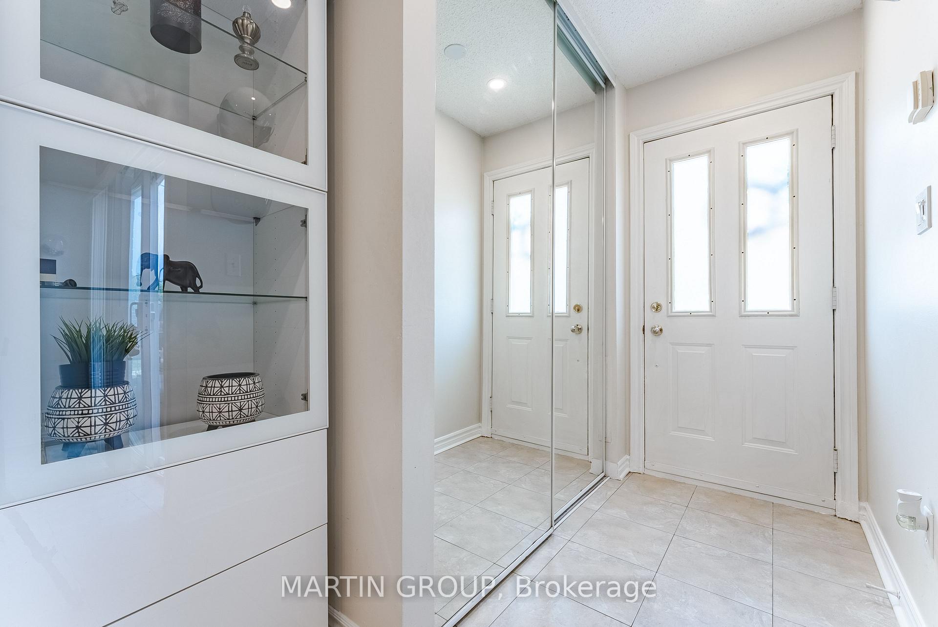 2 Bedrooms Condo at 1701 Lampman, Burlington For sale