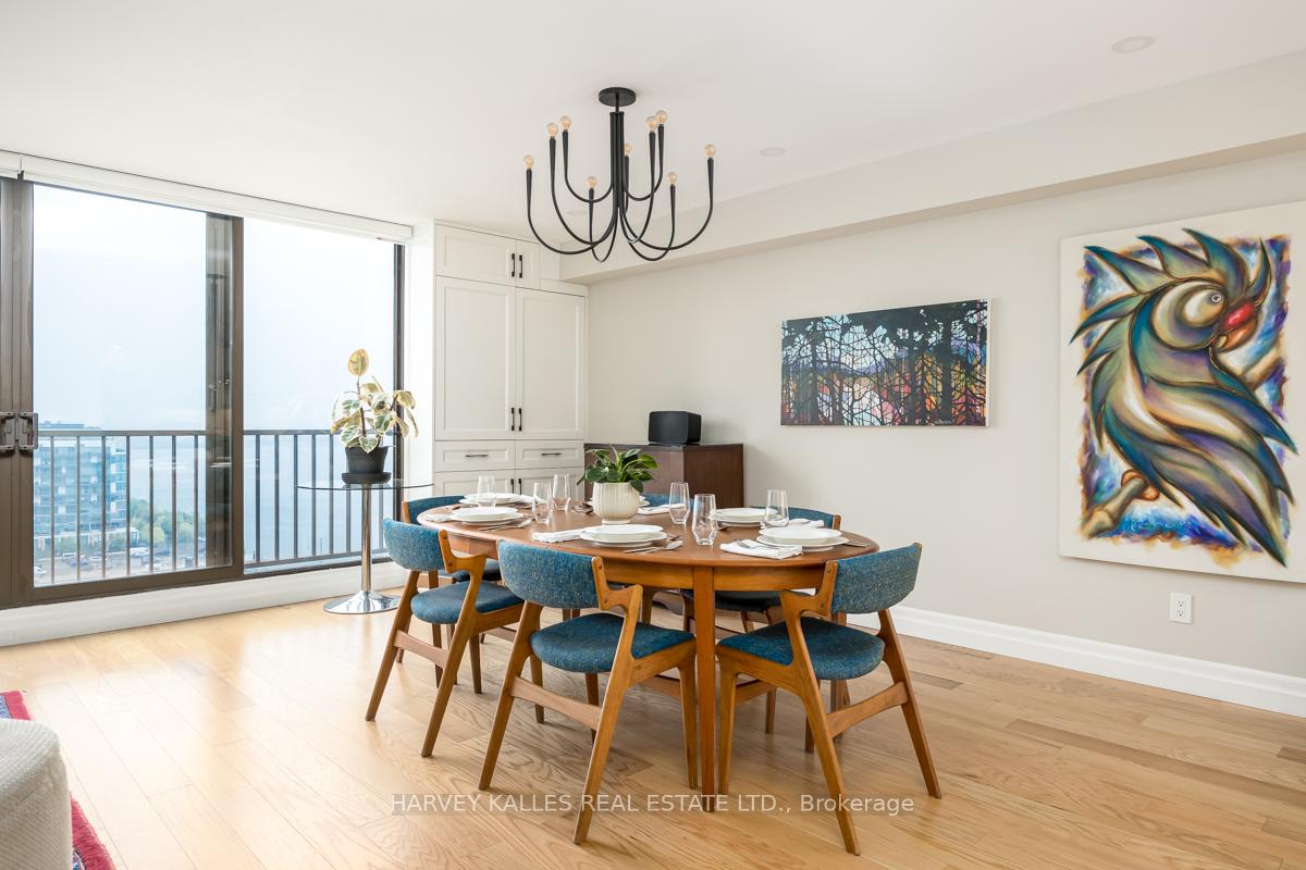 3 Bedrooms Condo at 33 Harbour, Toronto For sale