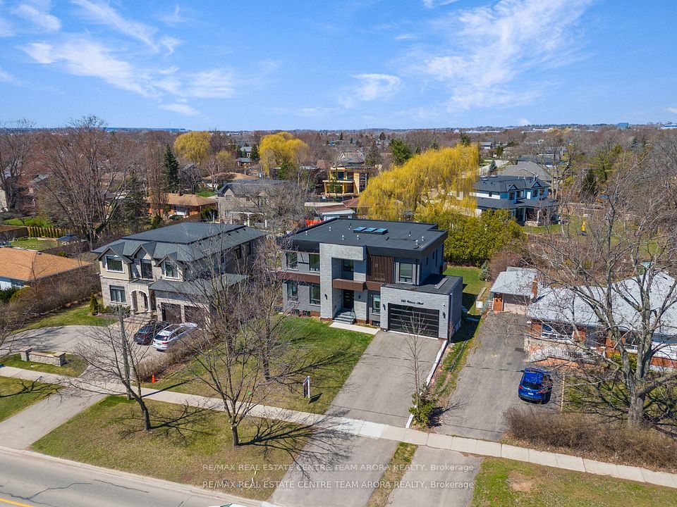 1325 Rebecca Street, Oakville, ON L6L 1Z3