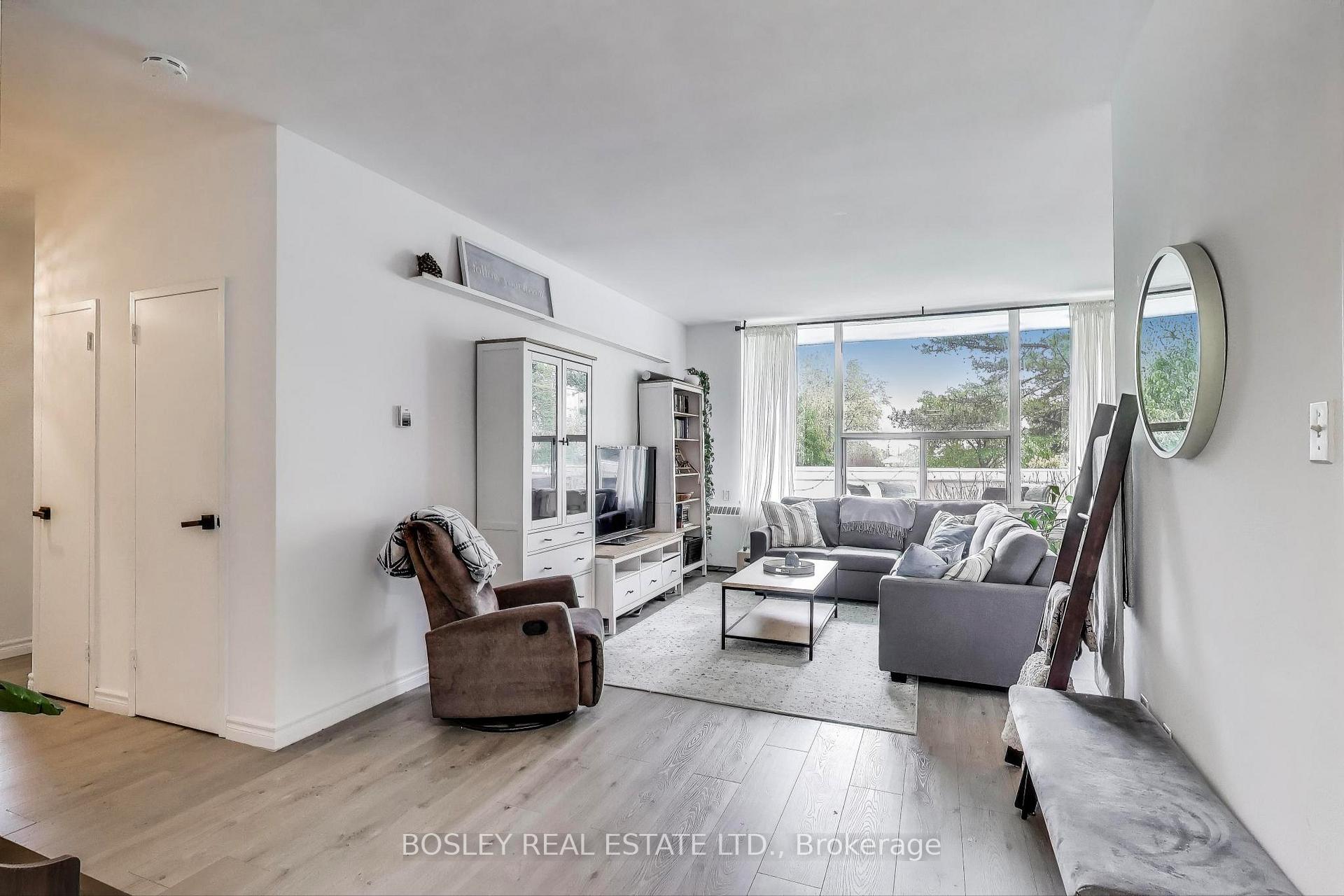 2 Bedrooms Condo at 10 Parkway Forest, Toronto For sale