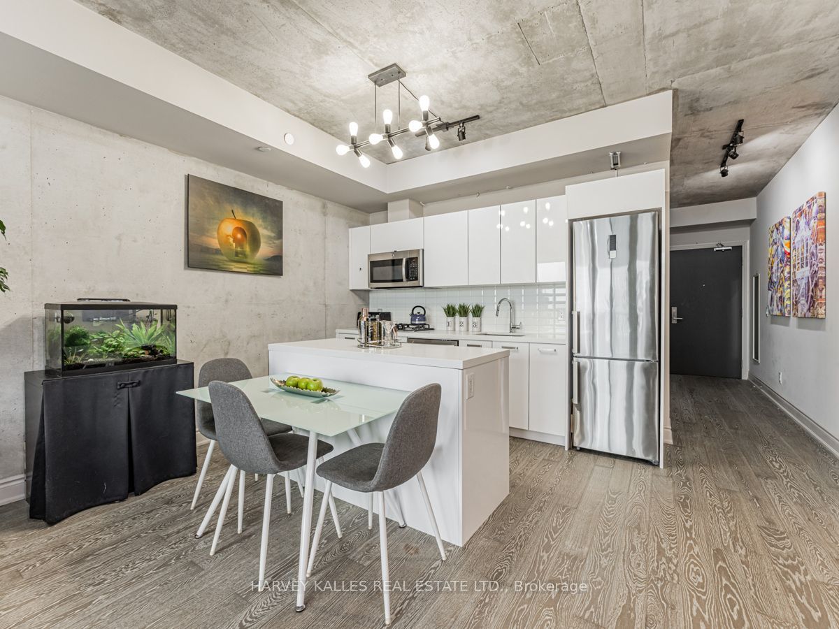 608 Richmond Street W 816