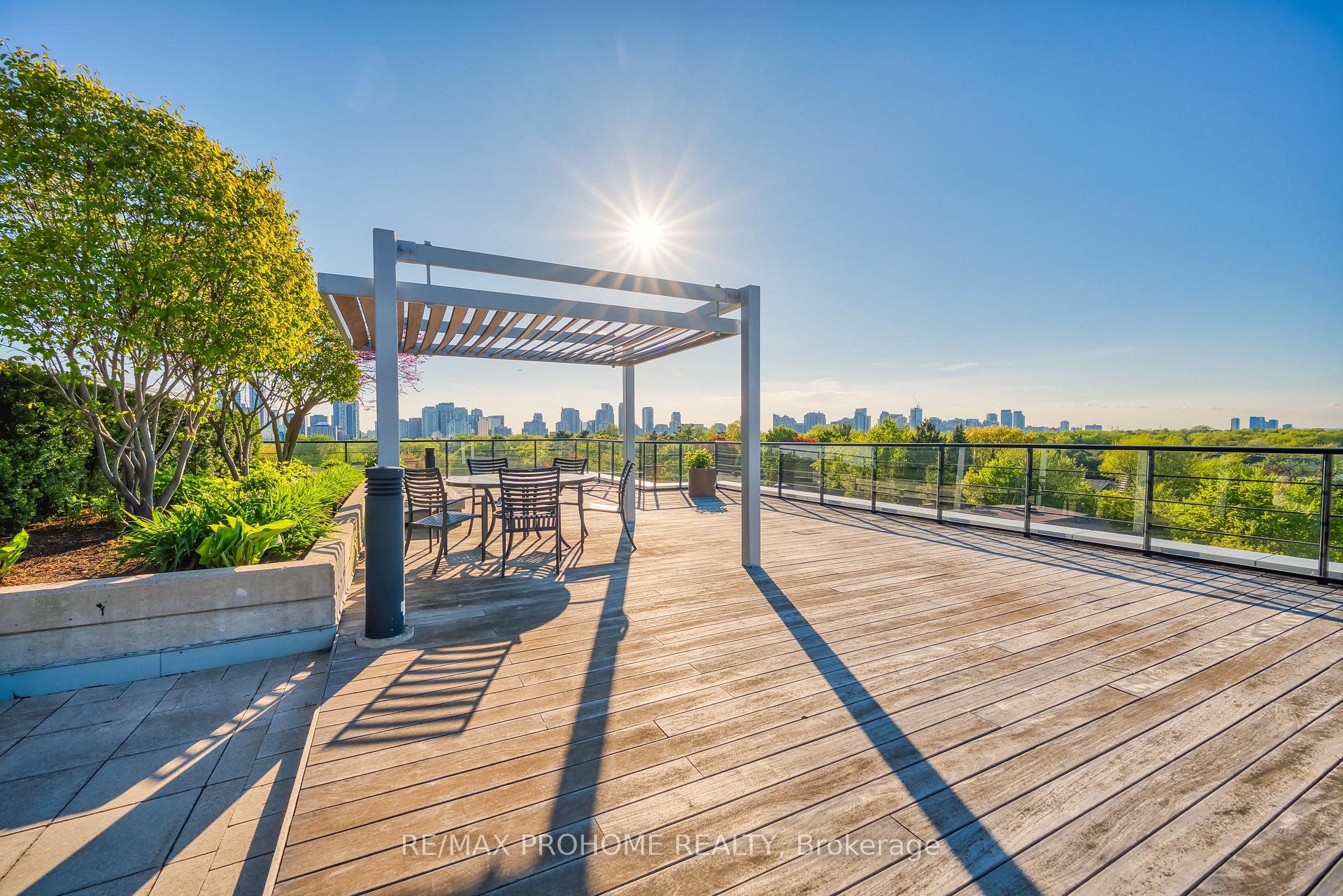 2 Bedrooms Condo at 21 Clairtrell, Toronto For sale