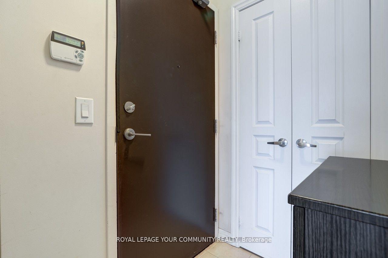 2 Bedrooms Condo at 225 Webb, Mississauga For sale