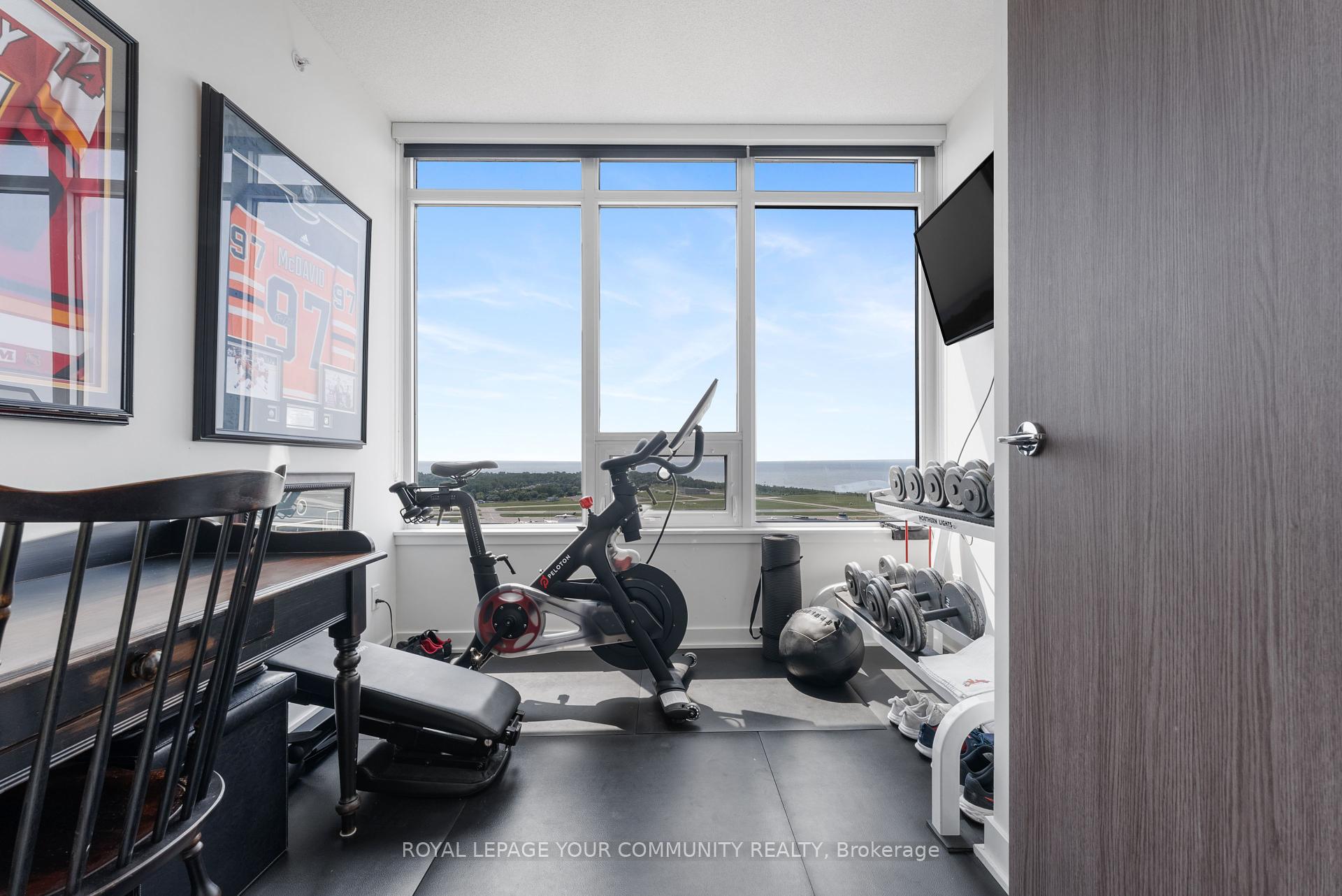 3 Bedrooms Condo at 17 Bathurst, Toronto For sale