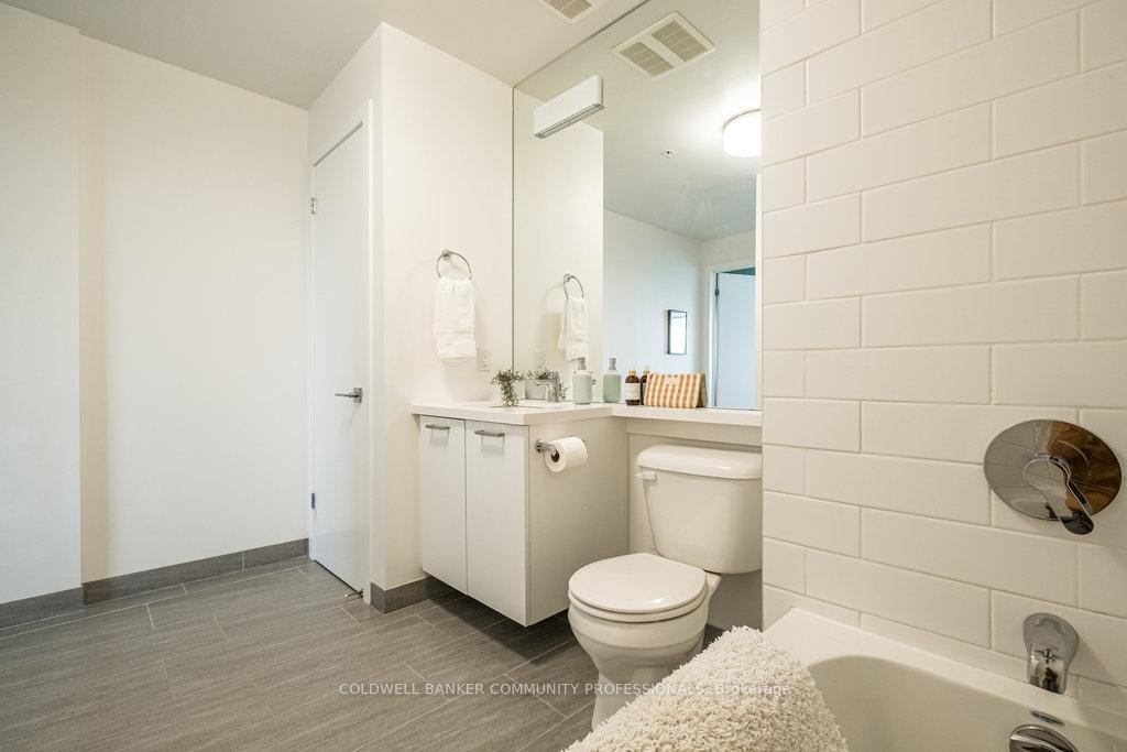 2 Bedrooms Condo at 467 Charlton, Hamilton For sale