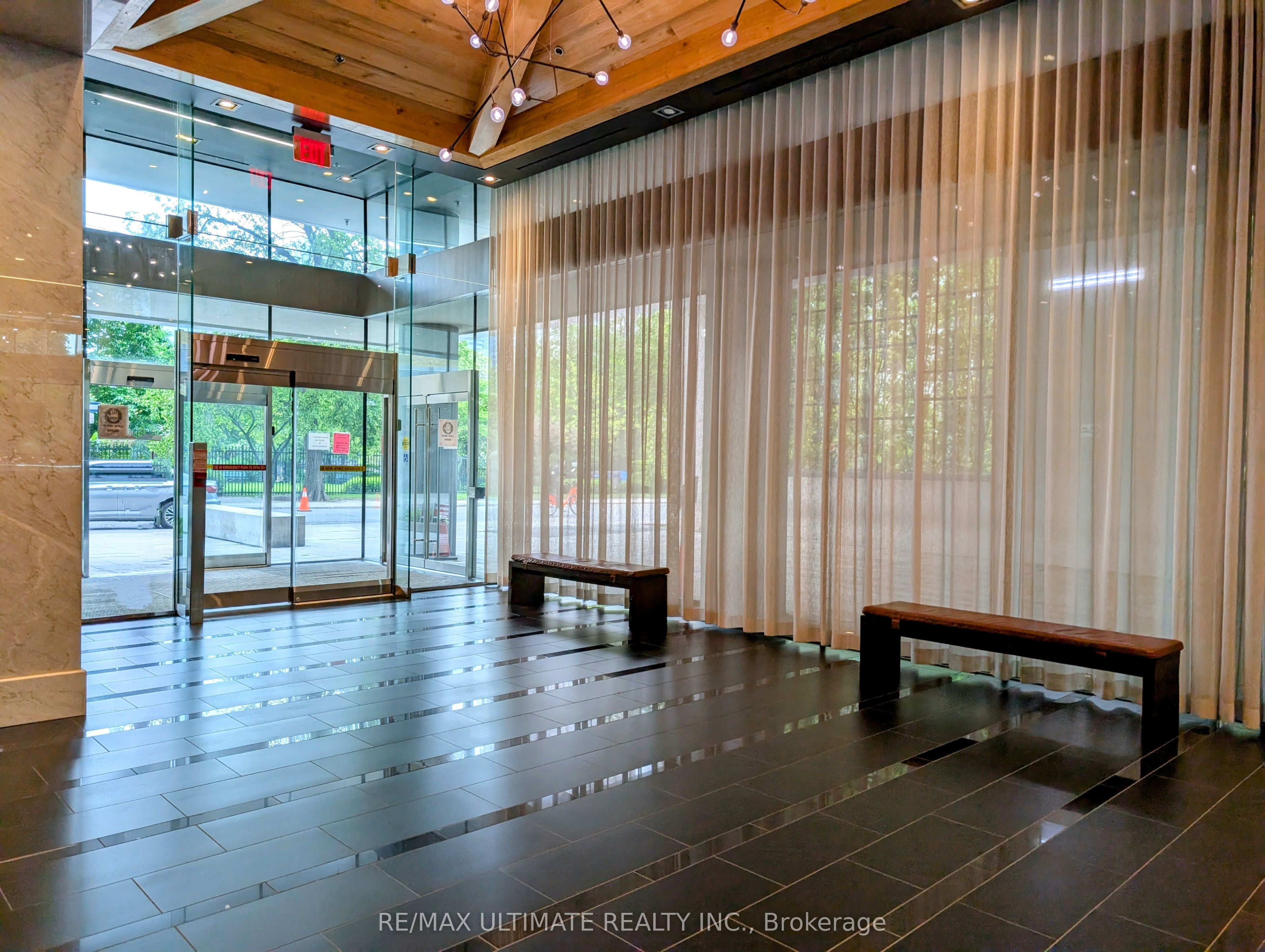 210 Simcoe Street, #611