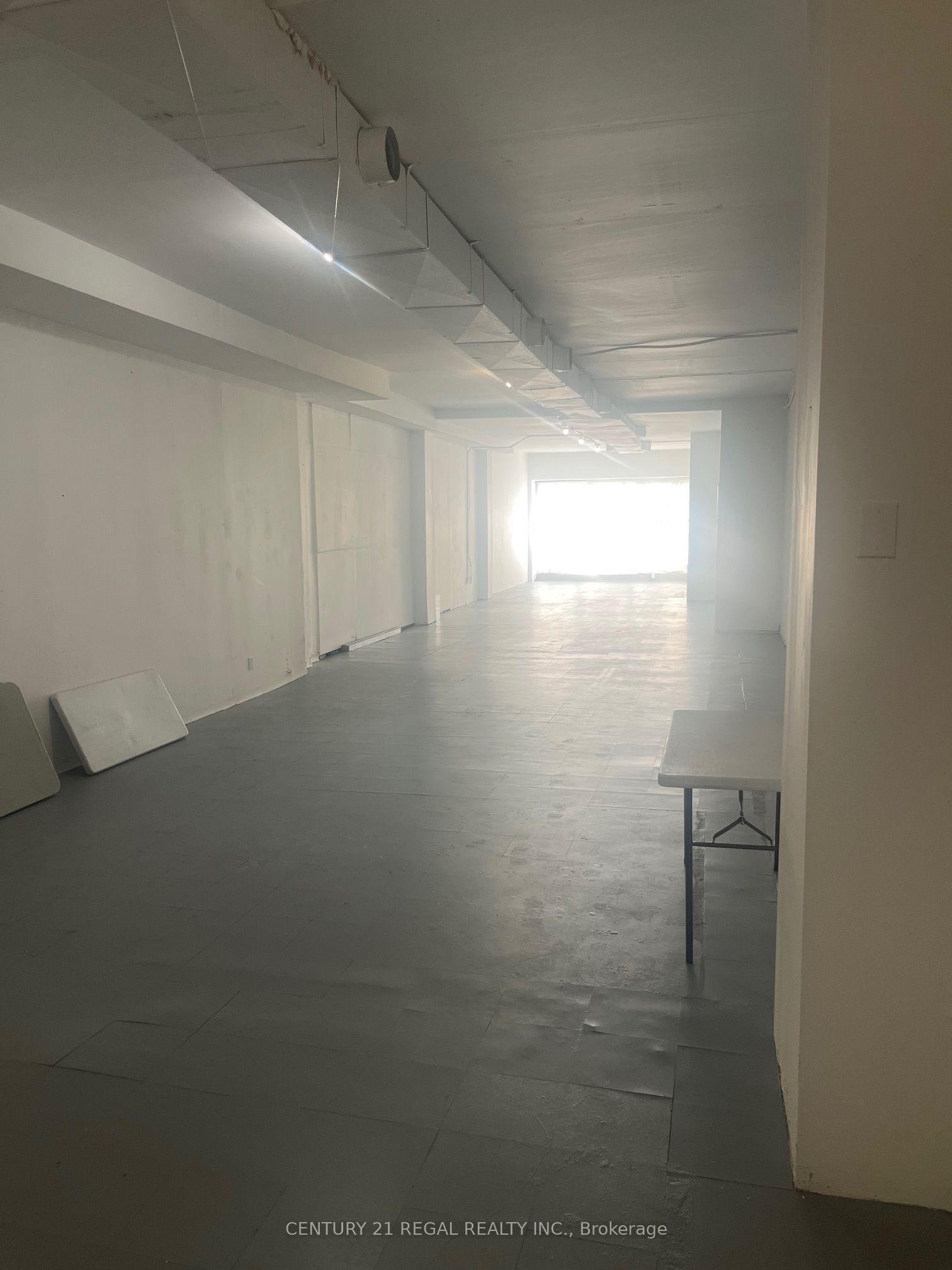 998 Bloor Street W