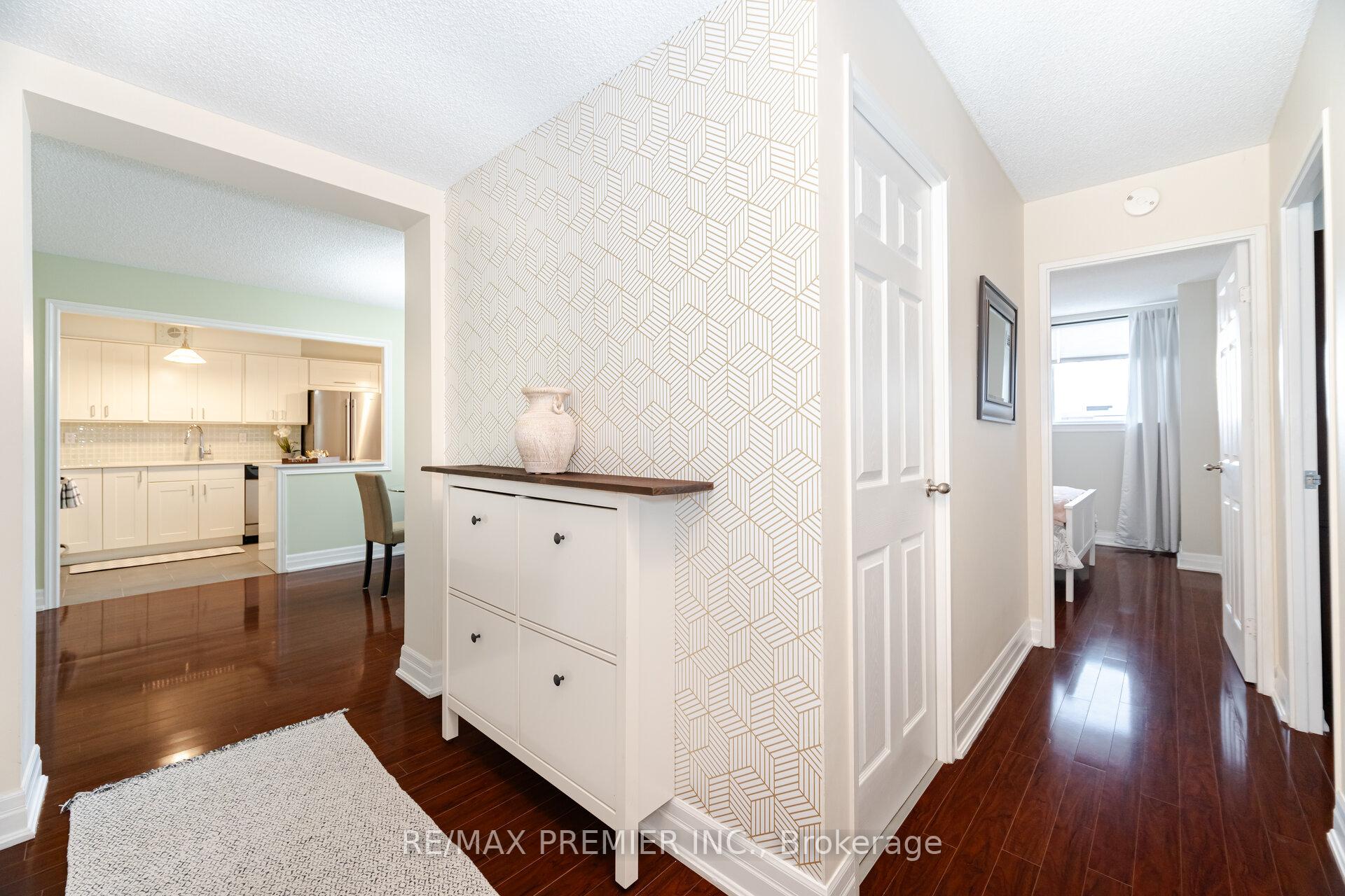 2 Bedrooms Condo at 270 Scarlett, Toronto For sale