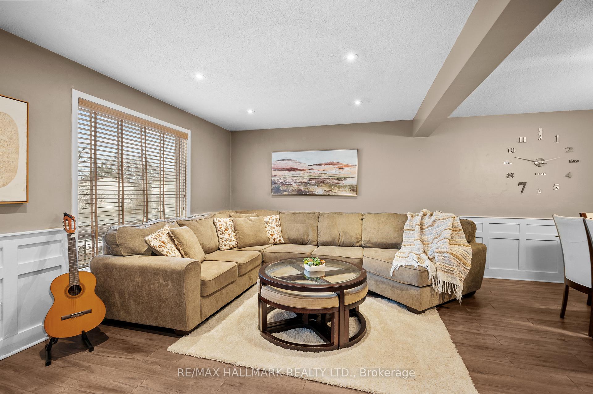 3 Bedrooms Condo at 6679 Shelter Bay,  Mississauga For sale