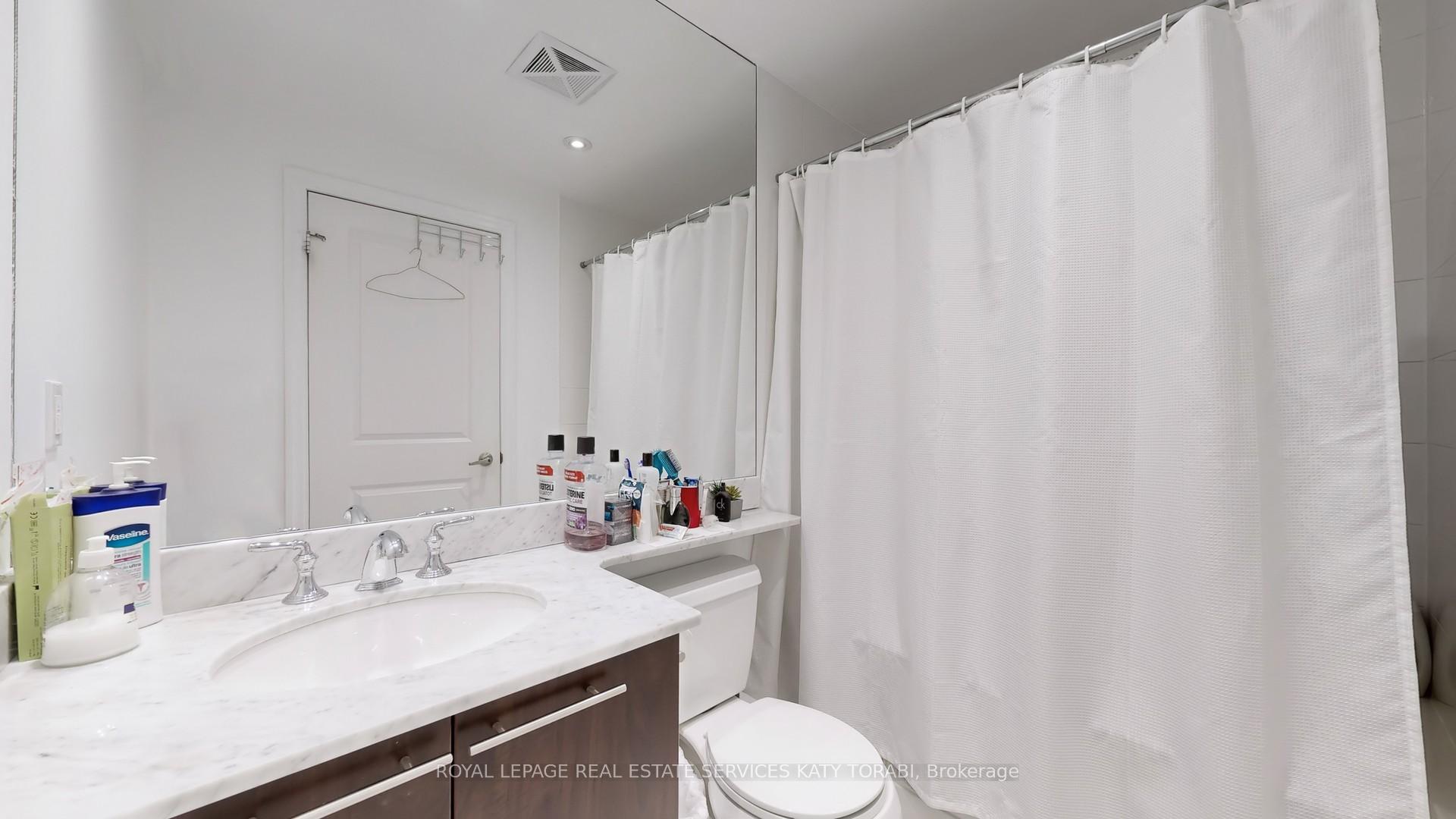 3 Bedrooms Condo at 628 Fleet, Toronto For sale