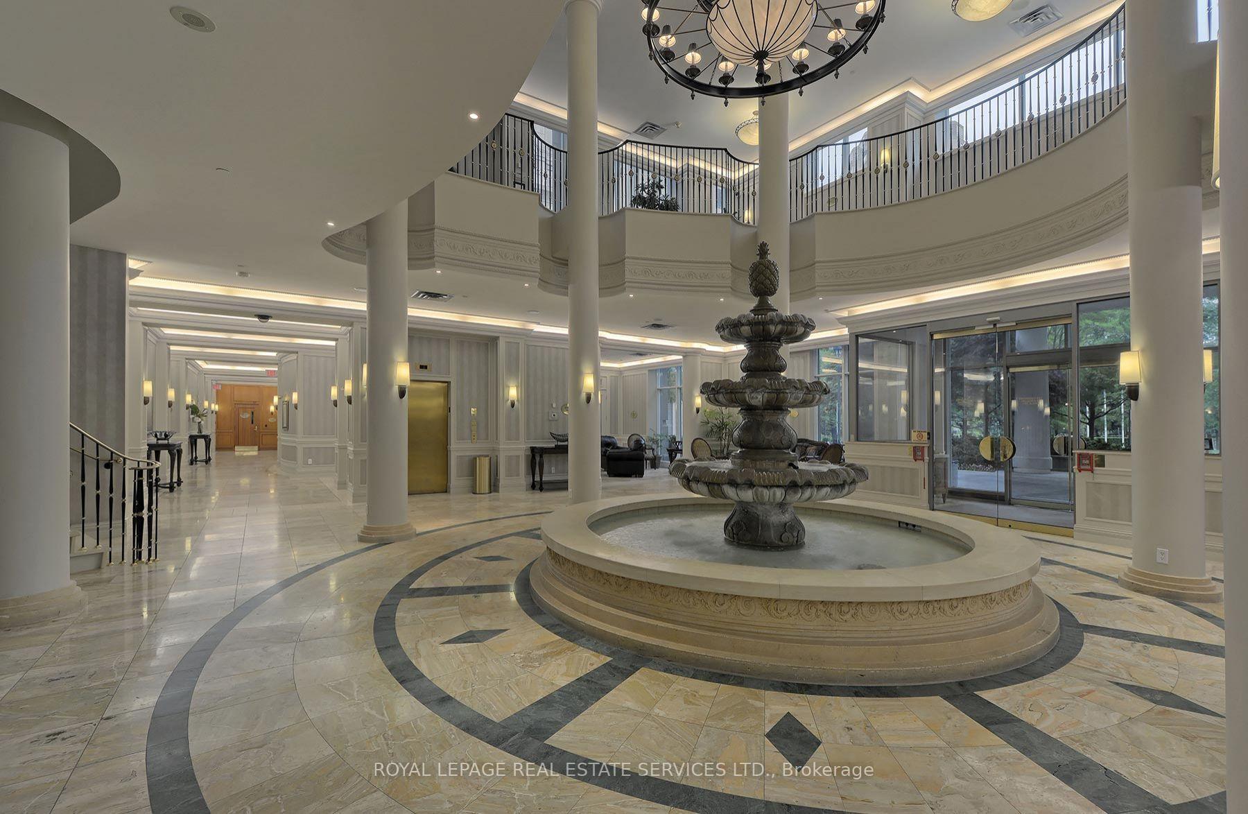 3 Bedrooms Condo at 25 Kingsbridge Garden, Mississauga For sale