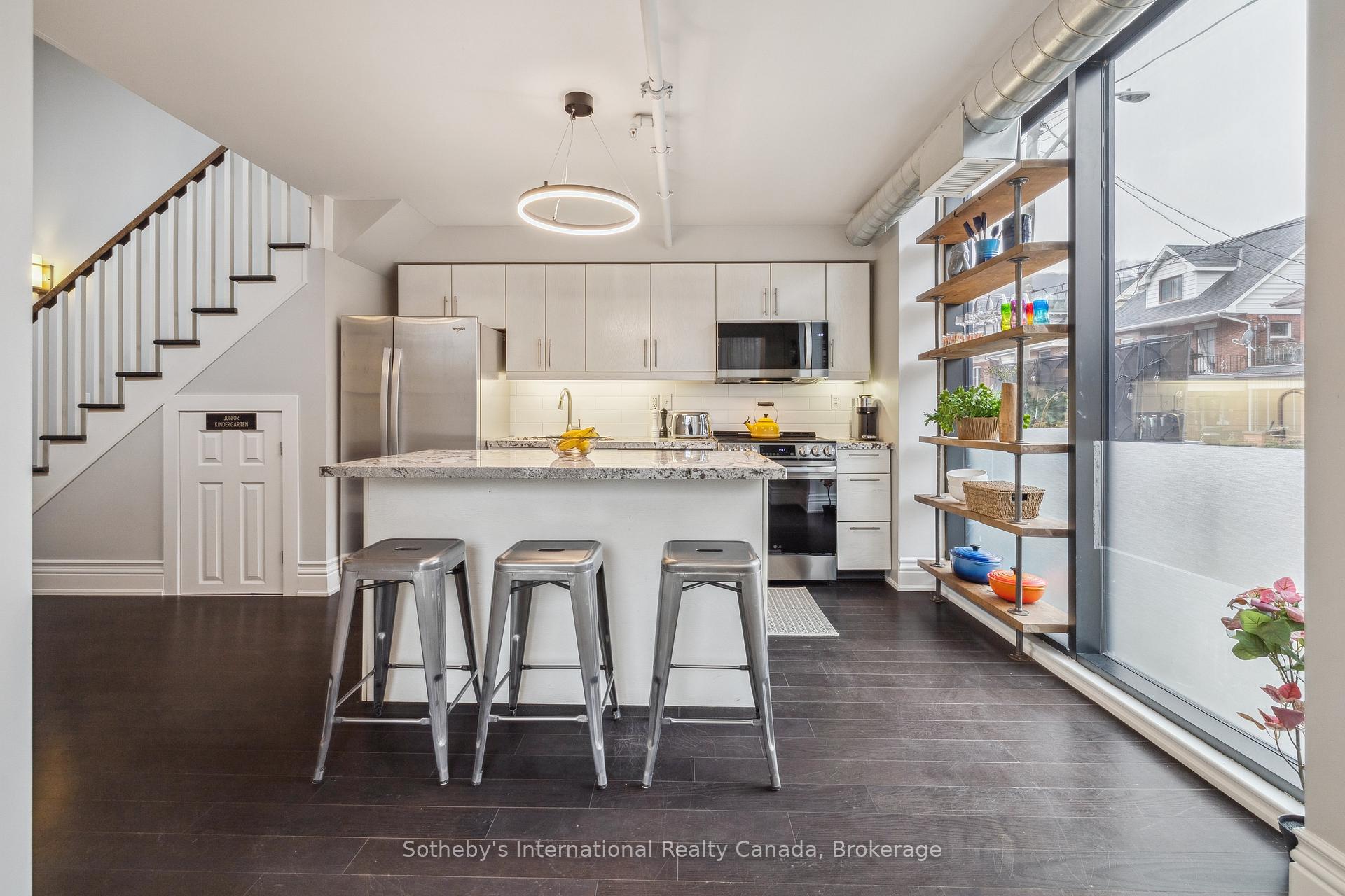 3 Bedrooms Condo at 200 Stinson, Hamilton For sale