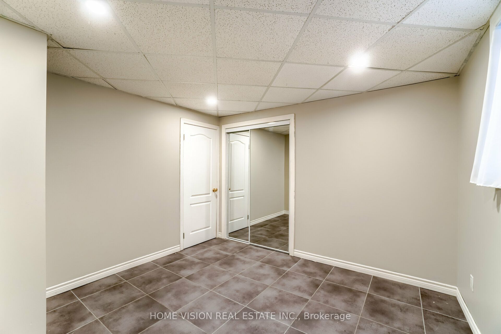 1433 Springwater Crescent E, #Lower Unit