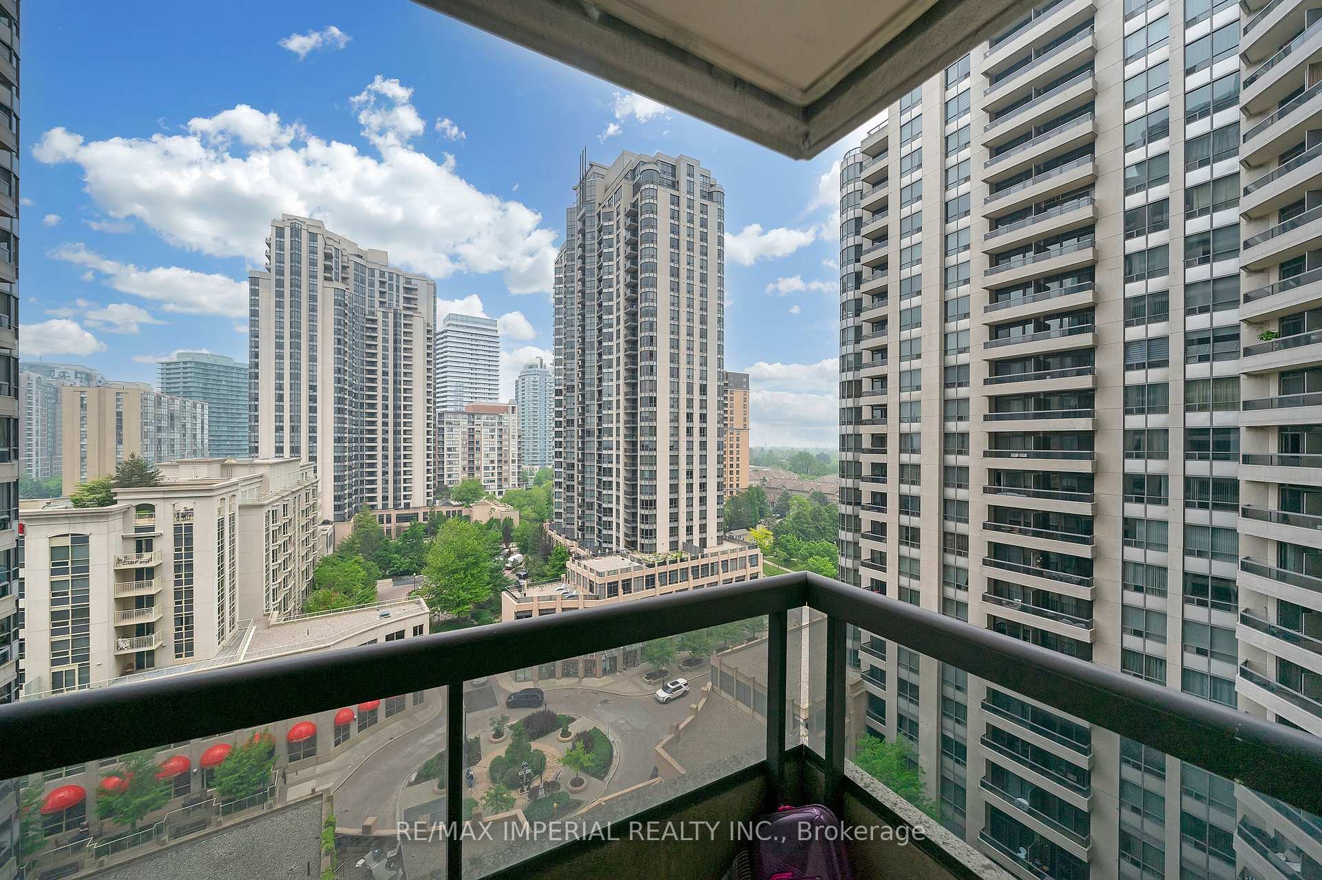 2 Bedrooms Condo at 5 northtown, Toronto For sale