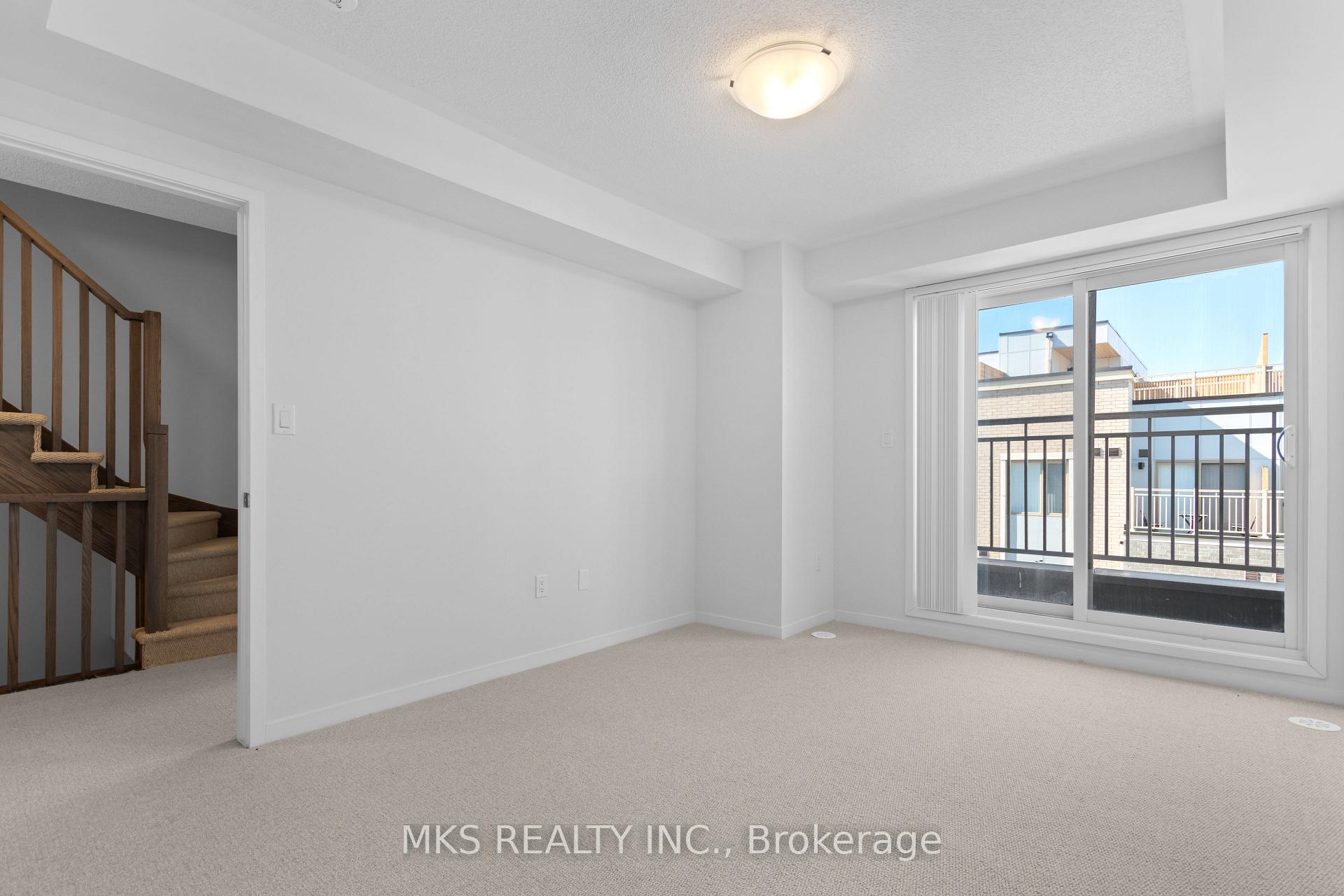 3 Bedrooms Condo at 121 Honeycrisp,  Vaughan For sale