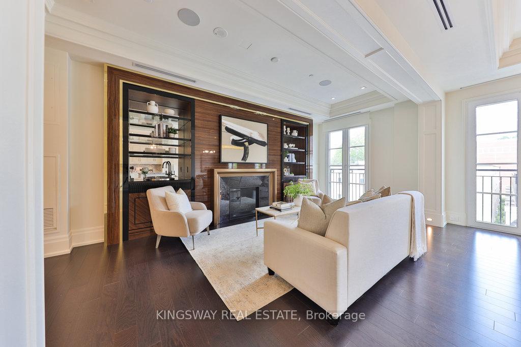 2 Bedrooms Condo at 300 Randall, Oakville For sale