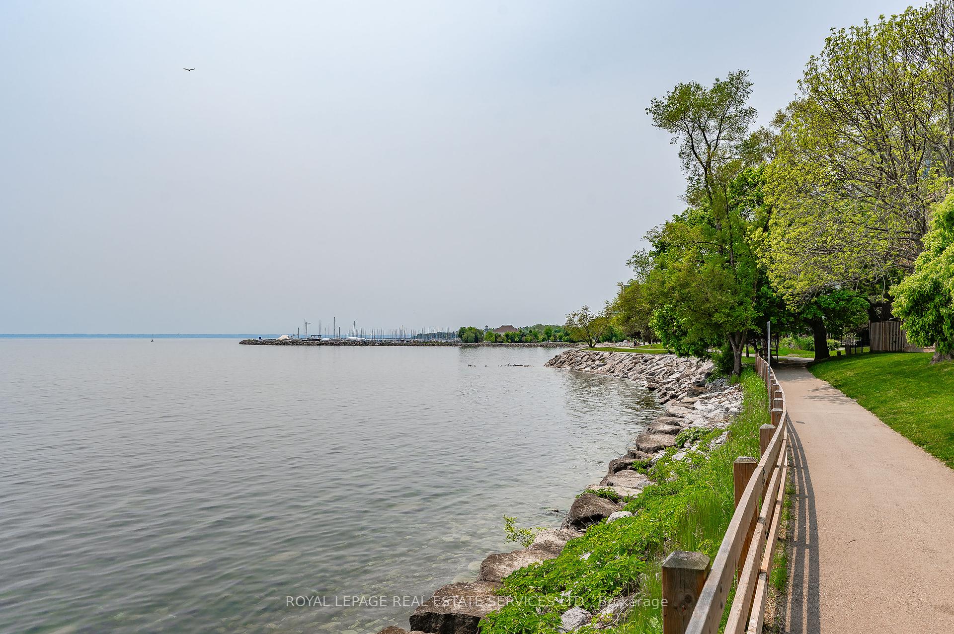 3 Bedrooms Condo at 2098 Marine, Oakville For sale