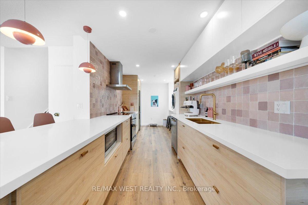 3 Bedrooms Condo at 35 Ormskirk, Toronto For sale