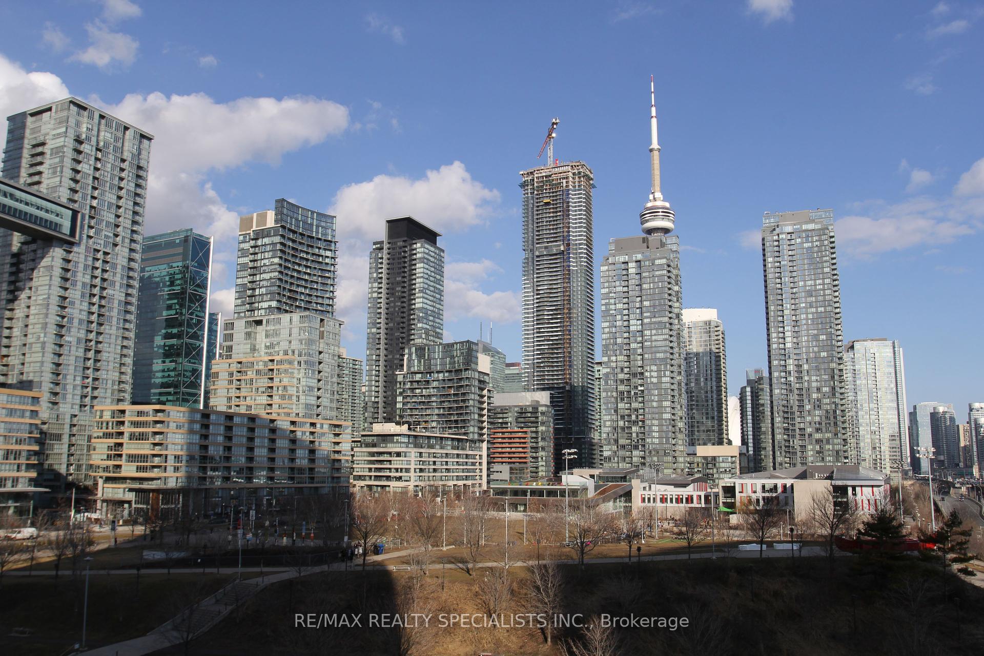 2 Bedrooms Condo at 75 Queens Wharf, Toronto For sale