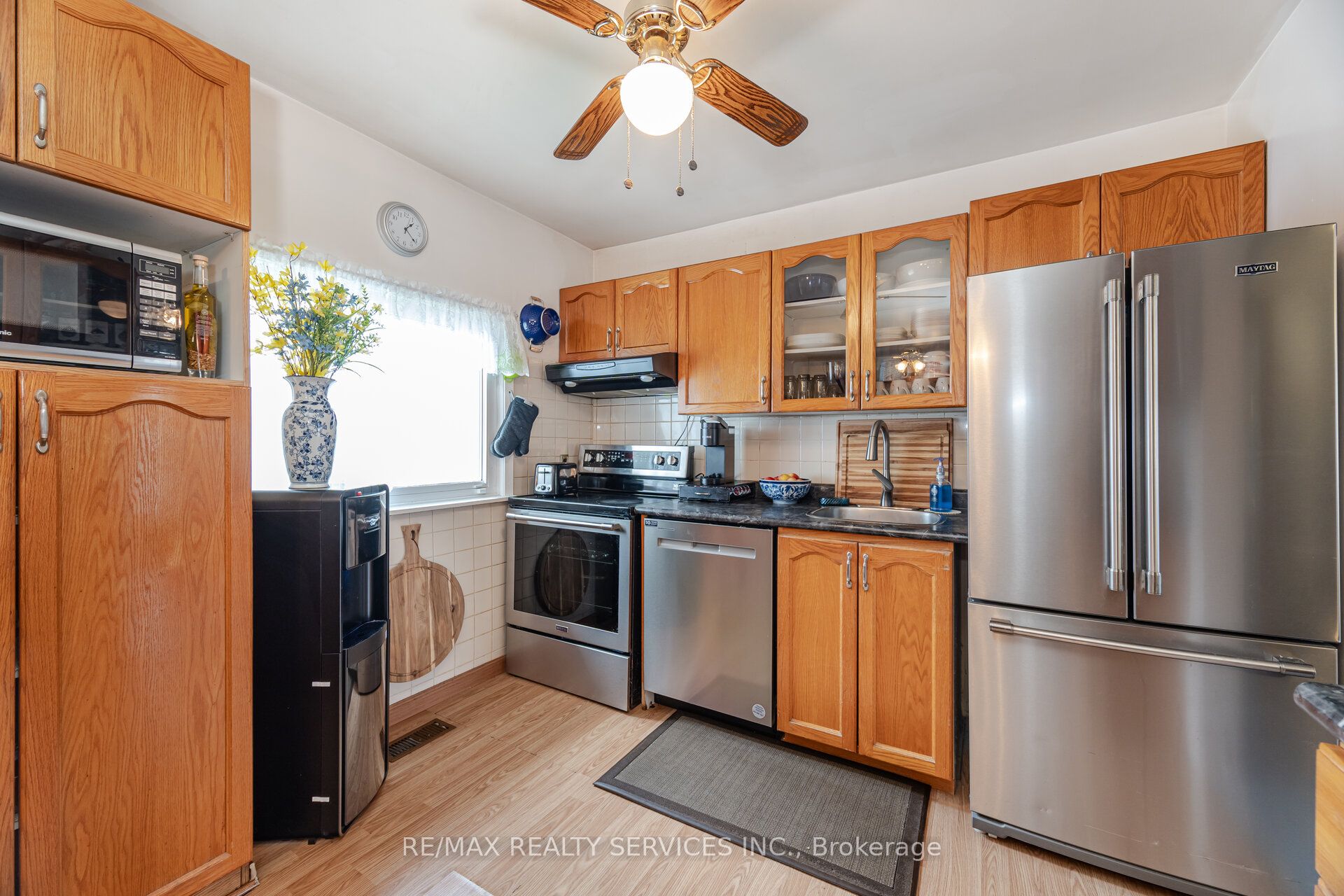 2 Isle Vista Drive, Georgina, ON L0E 1N0