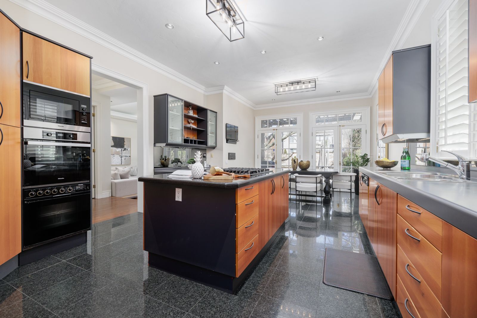 40 Munro Boulevard