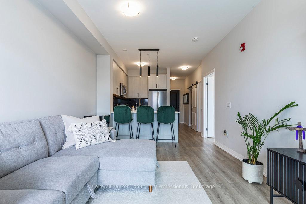 #208 – 120 Springvalley Crescent, Hamilton, ON L9C 0G2