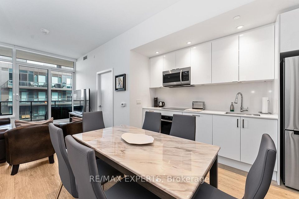 1928 Lakeshore Boulevard 4203