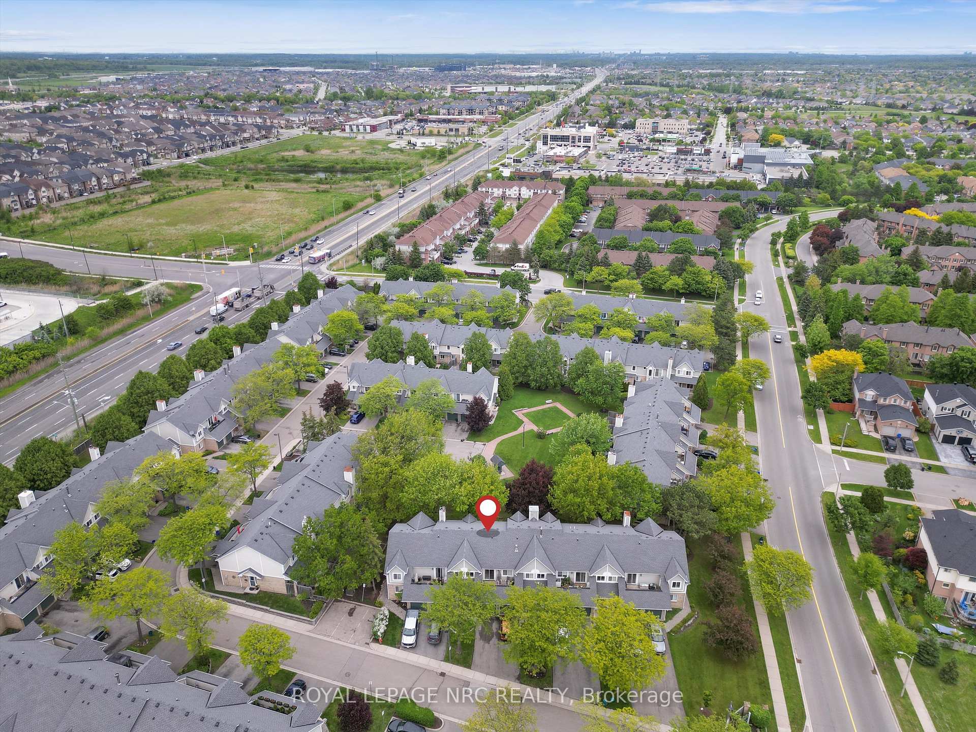 2 Bedrooms Condo at 2530 Northhampton, Burlington For sale