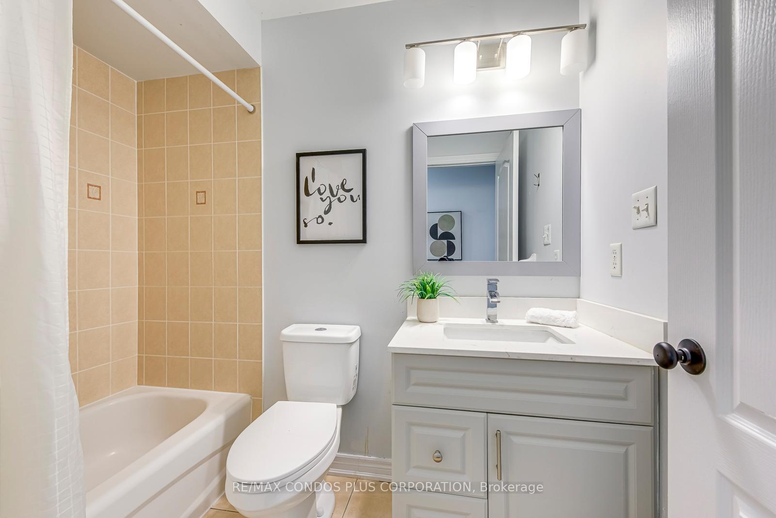 5 Bedrooms Condo at 1015 Galesway, Mississauga For sale