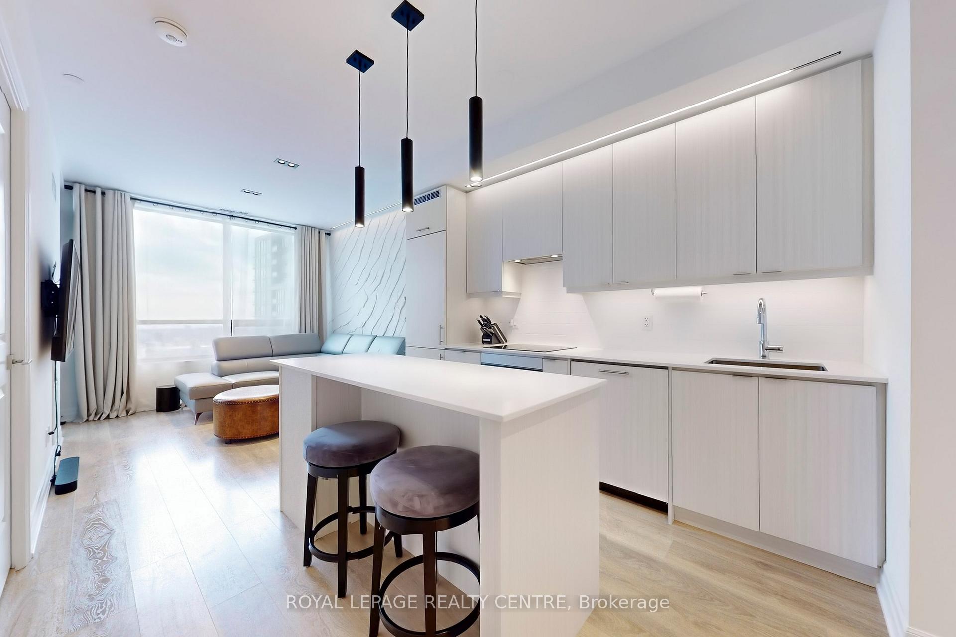 2 Bedrooms Condo at 36 ELM,  Mississauga For sale